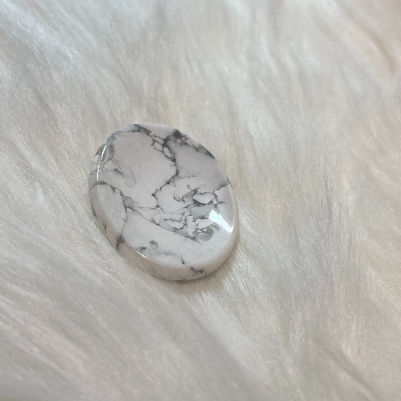 HOWLITE WORRY STONE